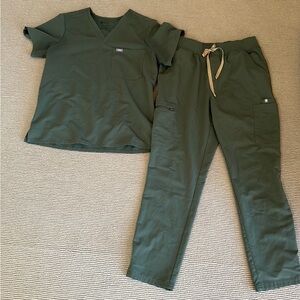 FIGS Scrubs Set Technical Collection, Moss Green, size Large, pre-owned